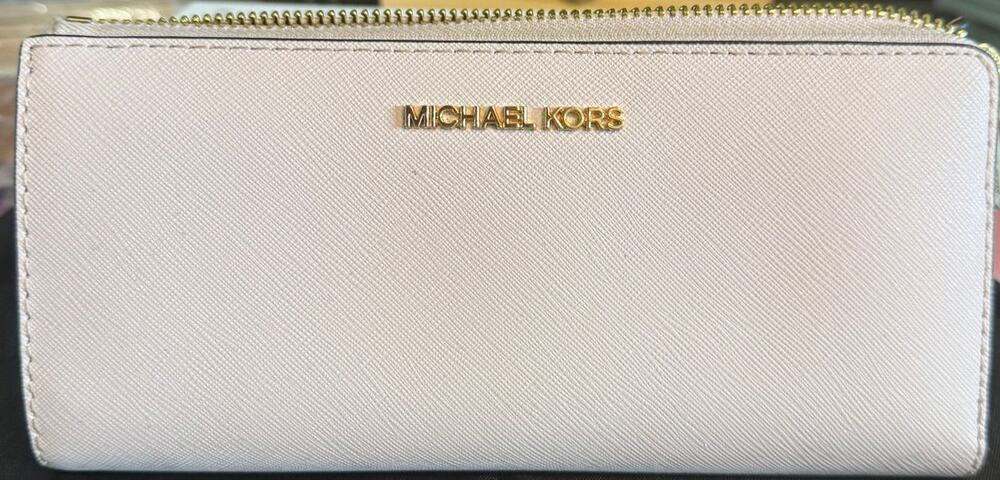 Michael Kors Light Pink Saffiano Zip Wallet with Gold Logo EUC